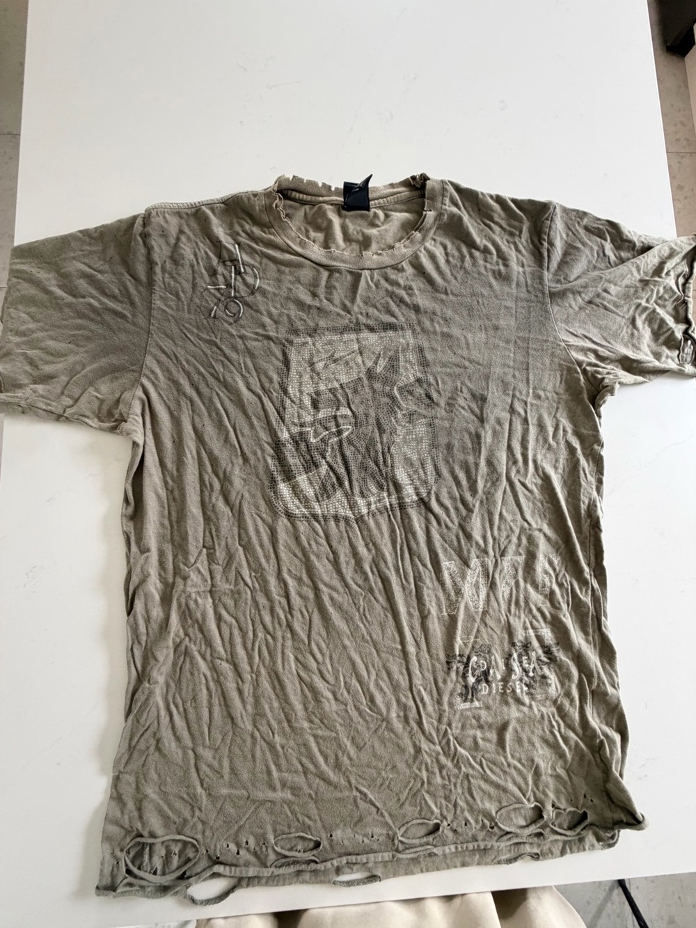 Y2K Diesel Men's Distressed Crewneck T-Shirt - Olive Green